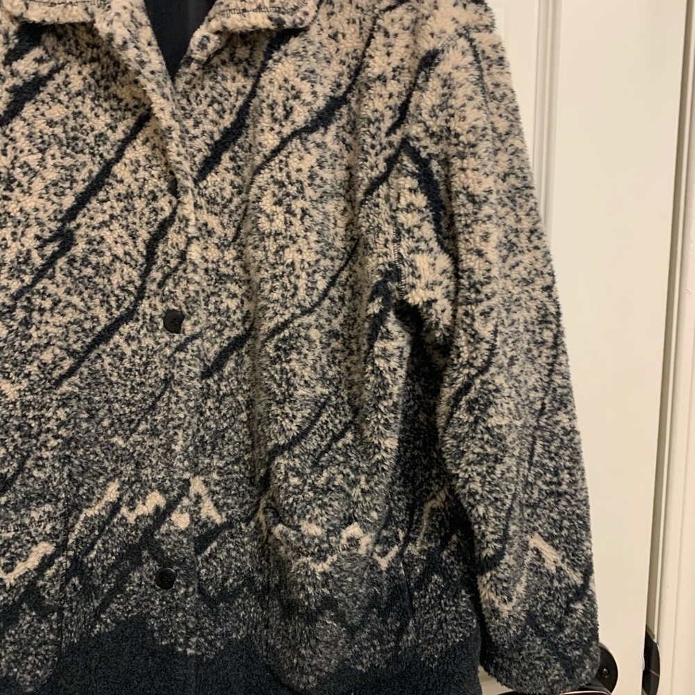 𝅺FLEECE Patterned Button Up Shacket - Size Medium - Picture 2 of 6